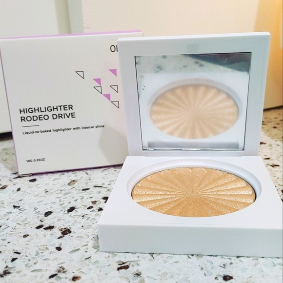 OFRA Highlighter - Rodeo Drive Liquid to Powder - Picture 1 of 6